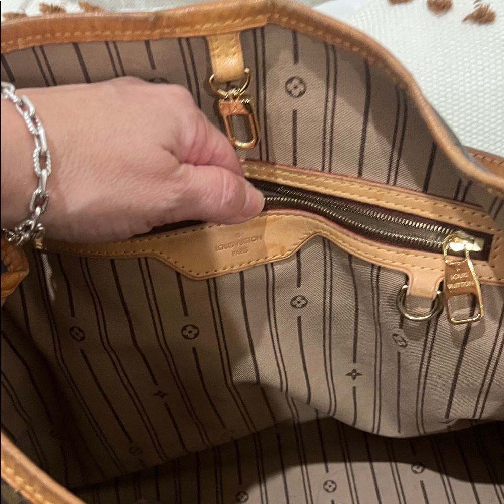 Louis Vuitton Delightful MM Monogram Shoulder Bag - Picture 6 of 15